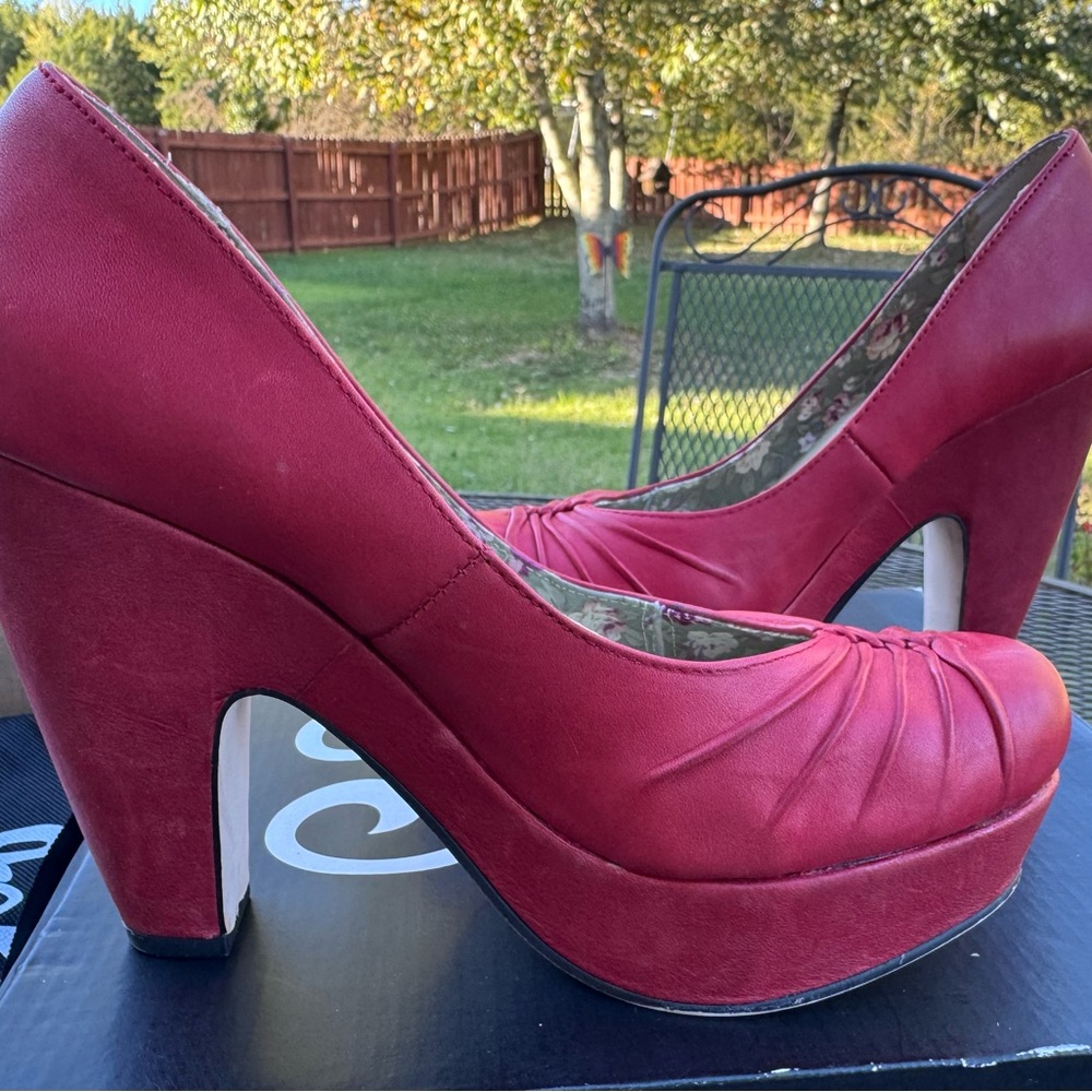 Seychelles Red Platform Heel (size 7.5)